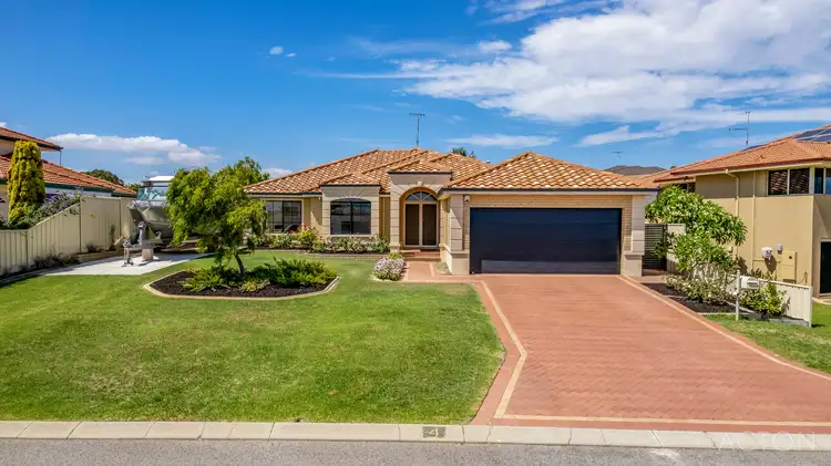 4 Peron Place, San Remo WA 6210