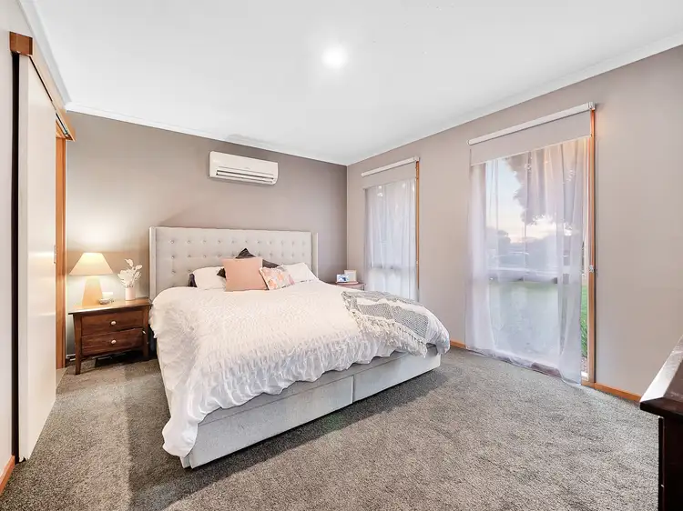 Second view of Homely house listing, 4 Balwyn Court, Narre Warren VIC 3805