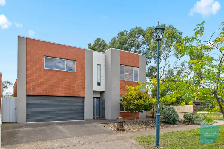 8 Lightwood Green, Caroline Springs VIC 3023