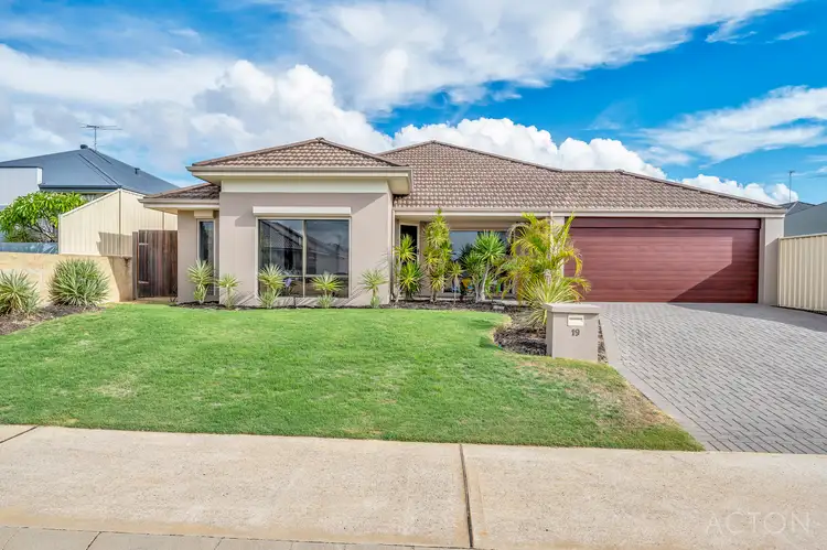 19 Woorabinda Rise, Lakelands WA 6180