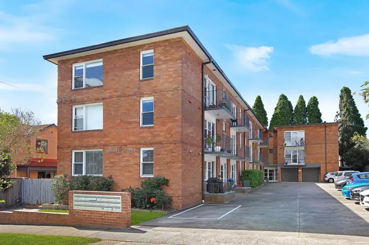 3/4 Moore Street