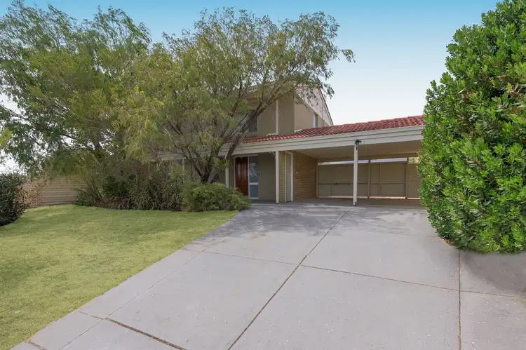 9 Jessica Court, Lake Coogee WA 6166