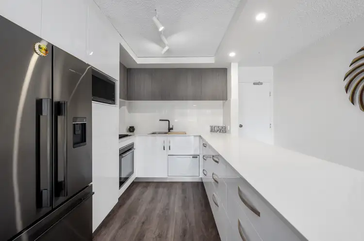 11/30 Chelsea Avenue, Broadbeach QLD 4218