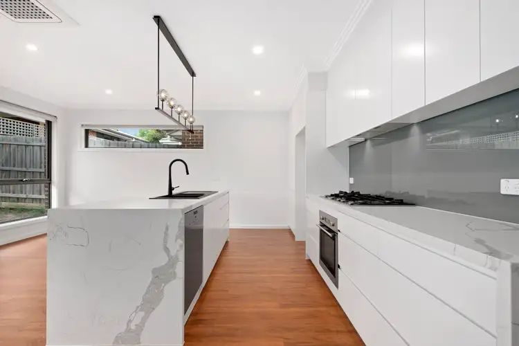 Fifth view of Homely townhouse listing, 2/54 Erskine Road, Macleod VIC 3085