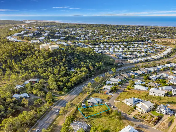 33 Deedes Crescent, Bushland Beach QLD 4818