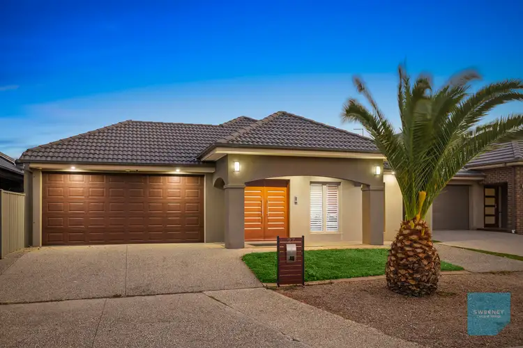 27 Rutherglen Way, Caroline Springs VIC 3023