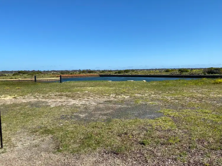 16 Lanyard Boulevard, Geographe WA 6280