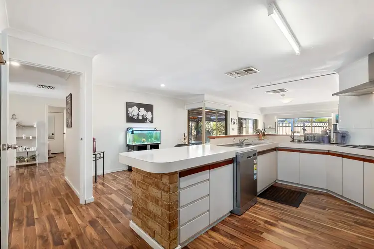 6 Pickett Street, Swan View WA 6056