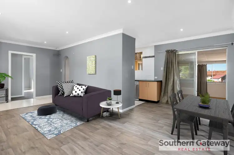 18 Barron Way, Orelia WA 6167
