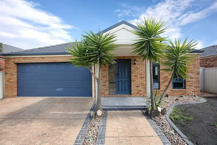15 Pine Valley Rise, Craigieburn VIC 3064