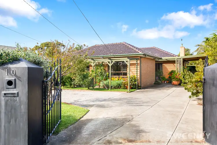 10 Seagull Avenue, Altona VIC 3018