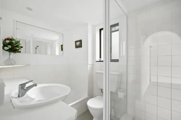 Fifth view of Homely apartment listing, 1/206 Surf Pde, Broadbeach QLD 4218