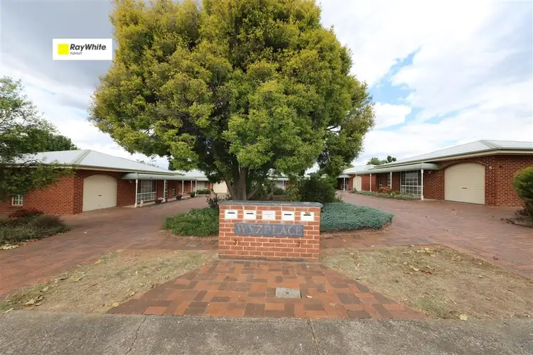 2/36 Carey Street, Tumut NSW 2720