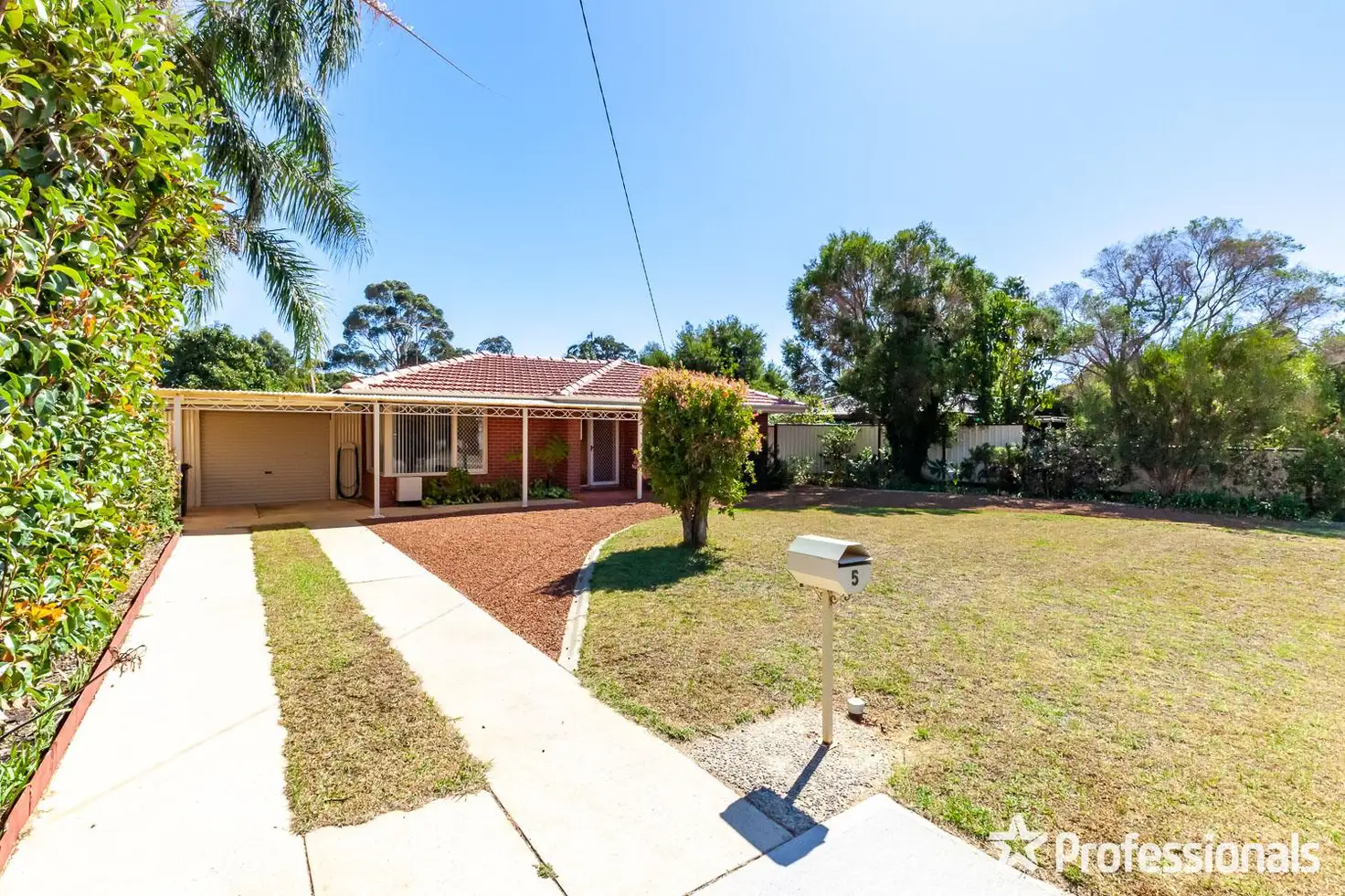 Main view of Homely house listing, 5 Edgeroi Way, Armadale WA 6112