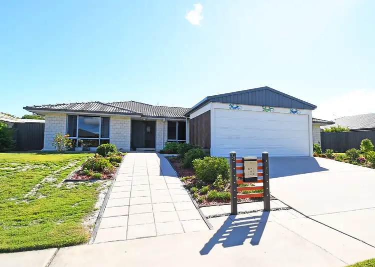 32 Ronaldo Way, Urangan QLD 4655