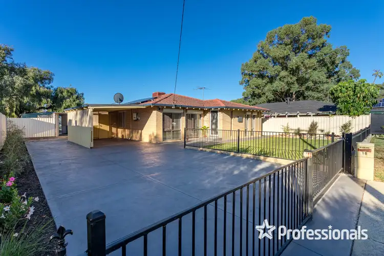 18 Munden Place, Kelmscott WA 6111