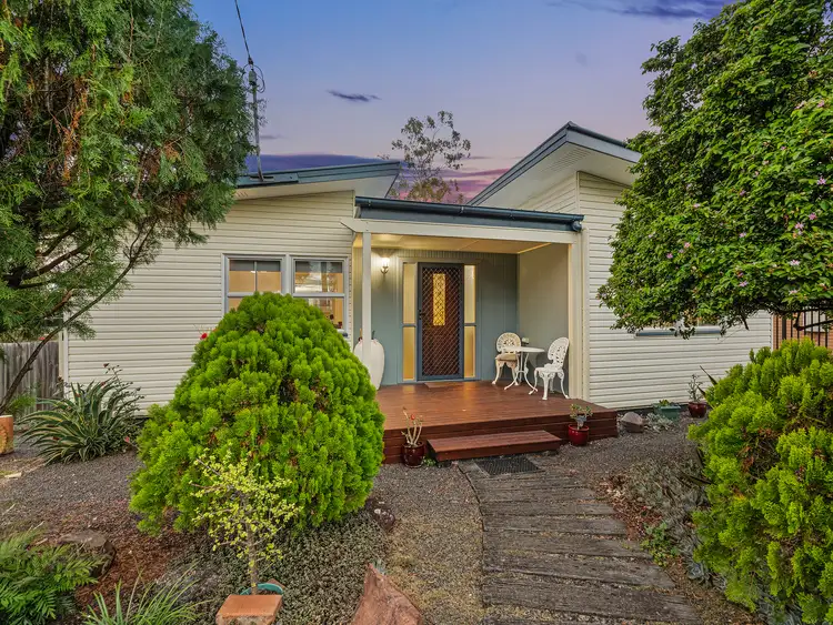 8 William Street, Blackstone QLD 4304
