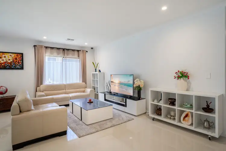 Fifth view of Homely house listing, 5 Bate Close, Piara Waters WA 6112