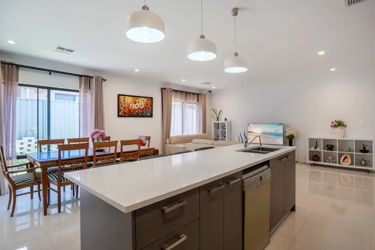 Sixth view of Homely house listing, 5 Bate Close, Piara Waters WA 6112