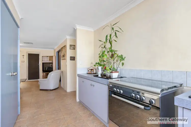 Fourth view of Homely house listing, 6 Graydon Grove, Leda WA 6170