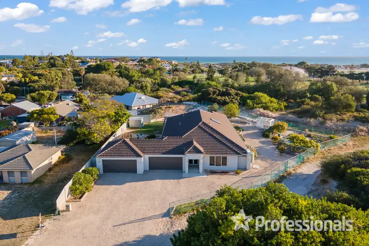 8 Candler Way, Two Rocks WA 6037