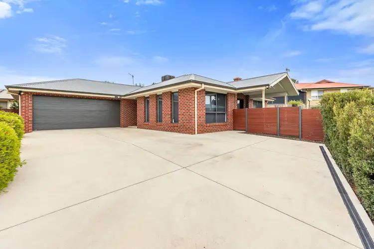 2/4 John Potts Drive, Junee NSW 2663