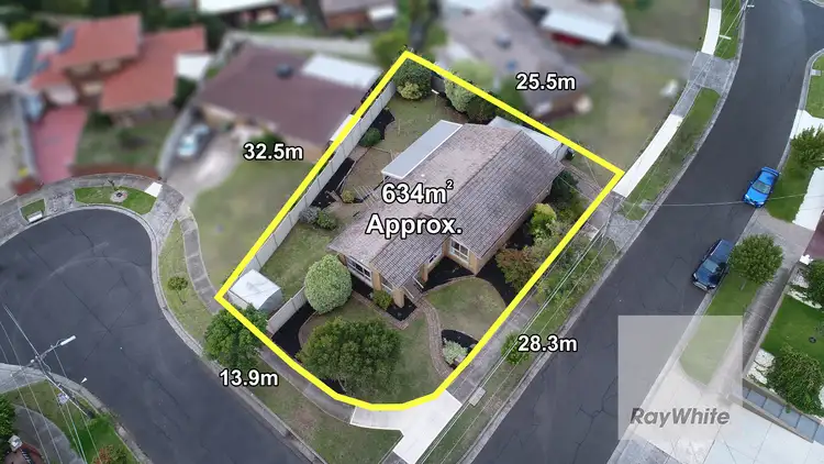 Third view of Homely house listing, 2 Wylye Close, Gladstone Park VIC 3043