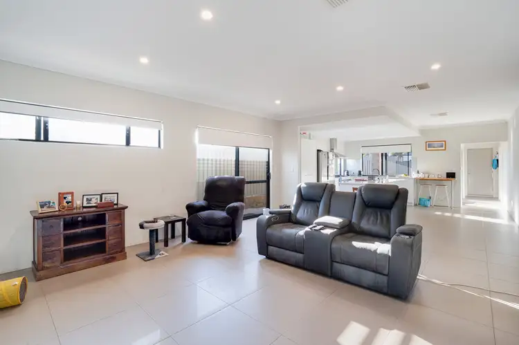 80 Kellogg Drive, Piara Waters WA 6112