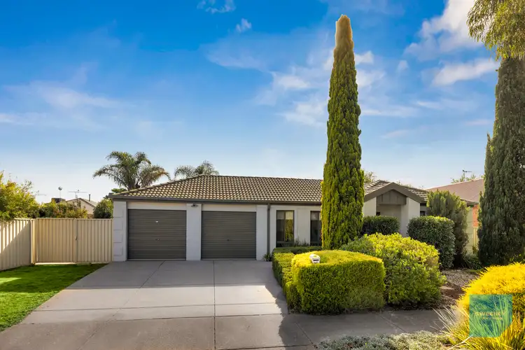 14 Sharrock Close, Caroline Springs VIC 3023