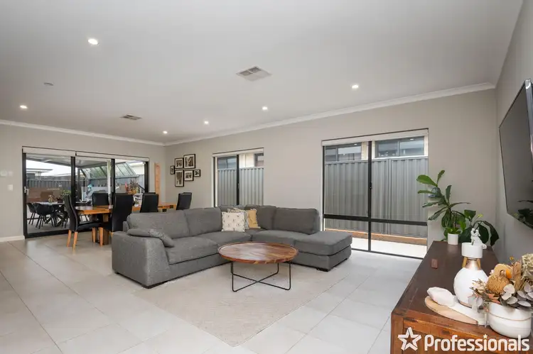 17 Escada Way, Piara Waters WA 6112