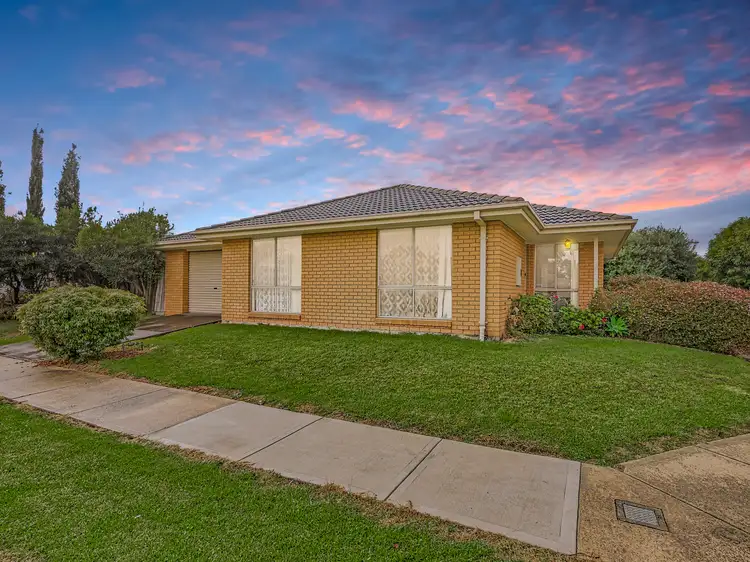 1/4 Providence Drive, Cranbourne West VIC 3977