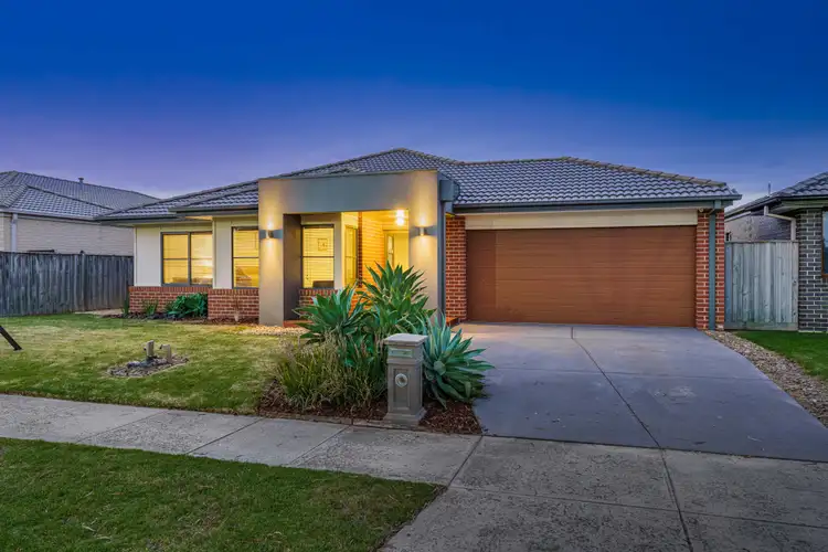 77 Charlbury Crescent, Cranbourne North VIC 3977