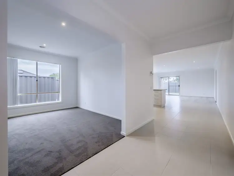 Fifth view of Homely house listing, 20 Gladiolus Circuit, Cranbourne North VIC 3977