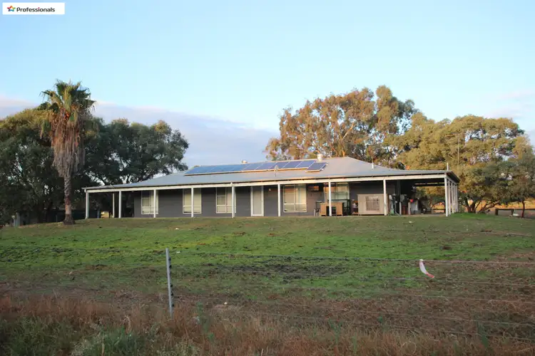 61 Richardson Road, Waroona WA 6215