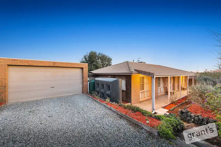 6 Sneddon Drive, Narre Warren South VIC 3805