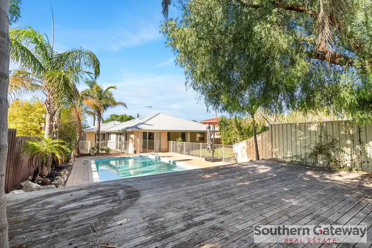 6 Maydwell Way, Calista WA 6167