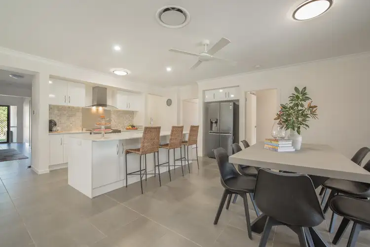 8 Winpara Drive, Kirkwood QLD 4680