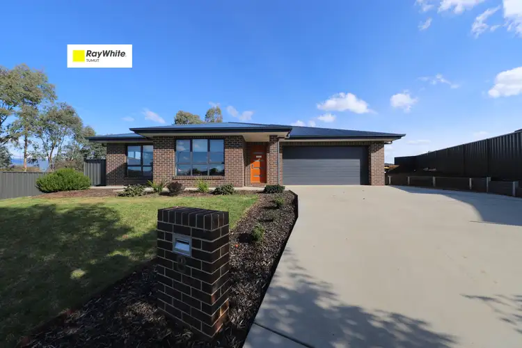 8 Emery Place, Tumut NSW 2720