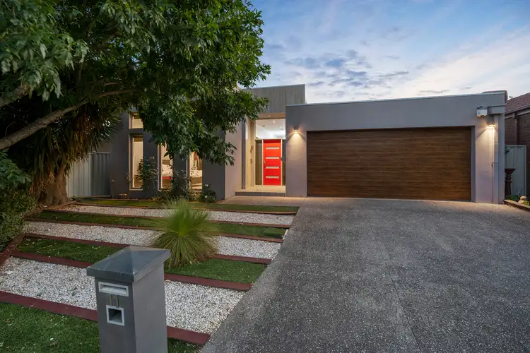 11 Nullarbor Place, Caroline Springs VIC 3023