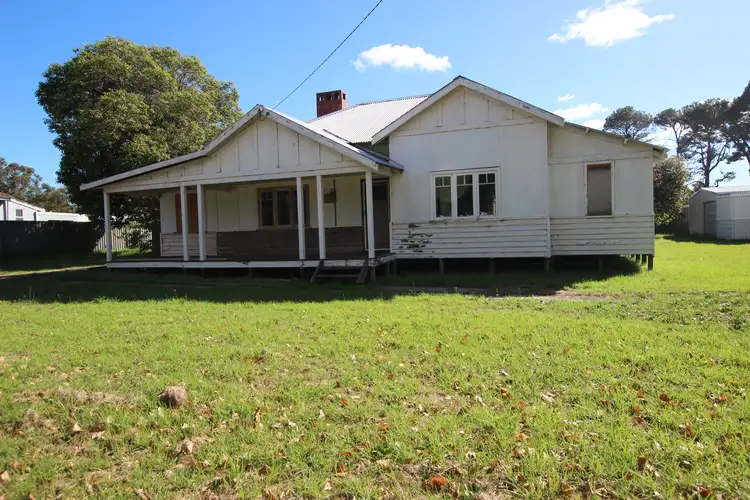16 McLarty Street, Waroona WA 6215