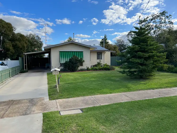 294 Wood Street, Deniliquin NSW 2710