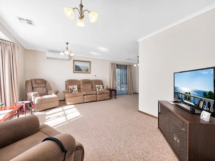 Sixth view of Homely house listing, 1 Primrose Court, Cranbourne North VIC 3977