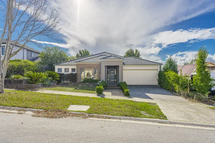 6 Lawton Grove, Berwick VIC 3806