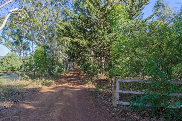 2745 Lilydale Road, Chidlow WA 6556
