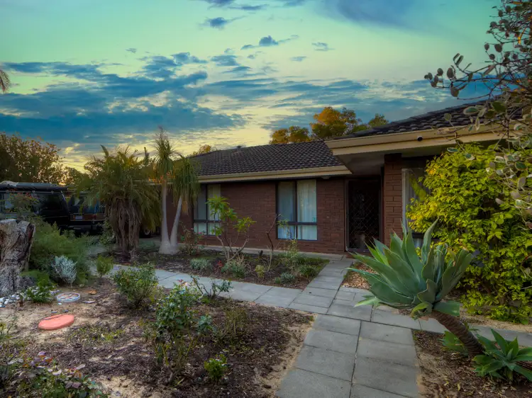 2 Agincourt Drive, Forrestfield WA 6058