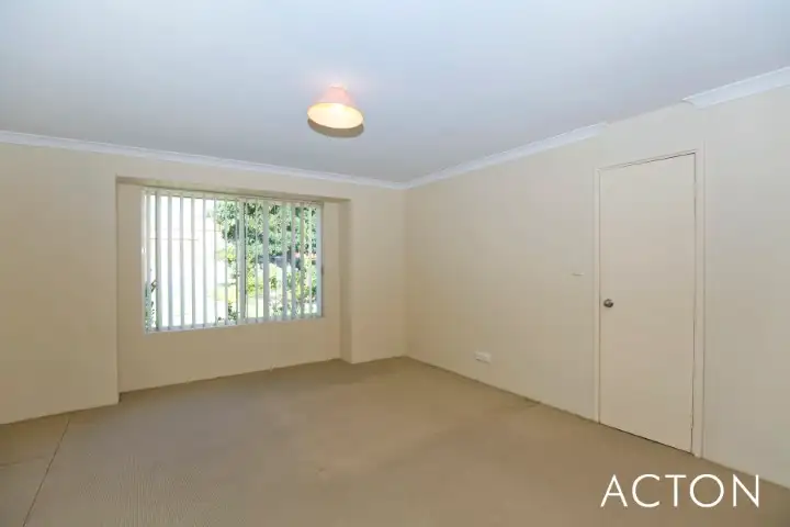 Seventh view of Homely house listing, 8 The Ridge, Halls Head WA 6210