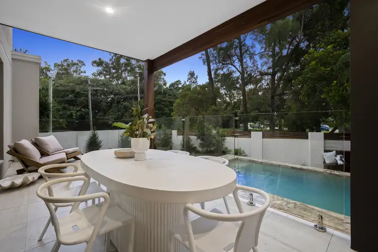 2/39 Holland Court, Broadbeach Waters QLD 4218