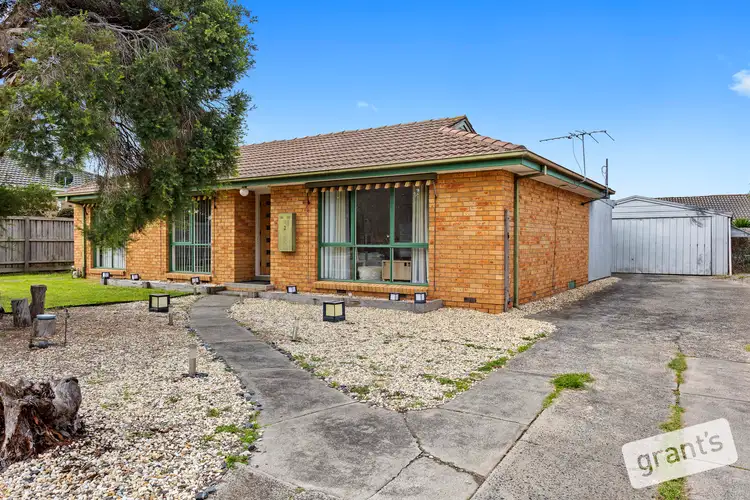 2 Bunbury Avenue, Narre Warren VIC 3805
