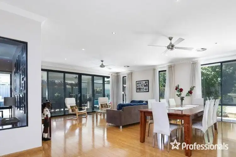 29 Birmingham parade, Piara Waters WA 6112