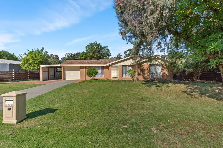 18 Hunter Drive, Lesmurdie WA 6076
